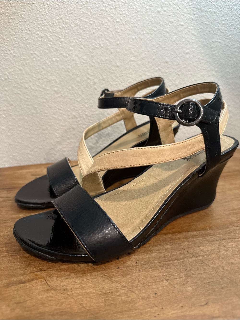 Kenneth Cole Reaction Cedar Road Wedge Sandals Black Tan Size 8M Ankle Strap